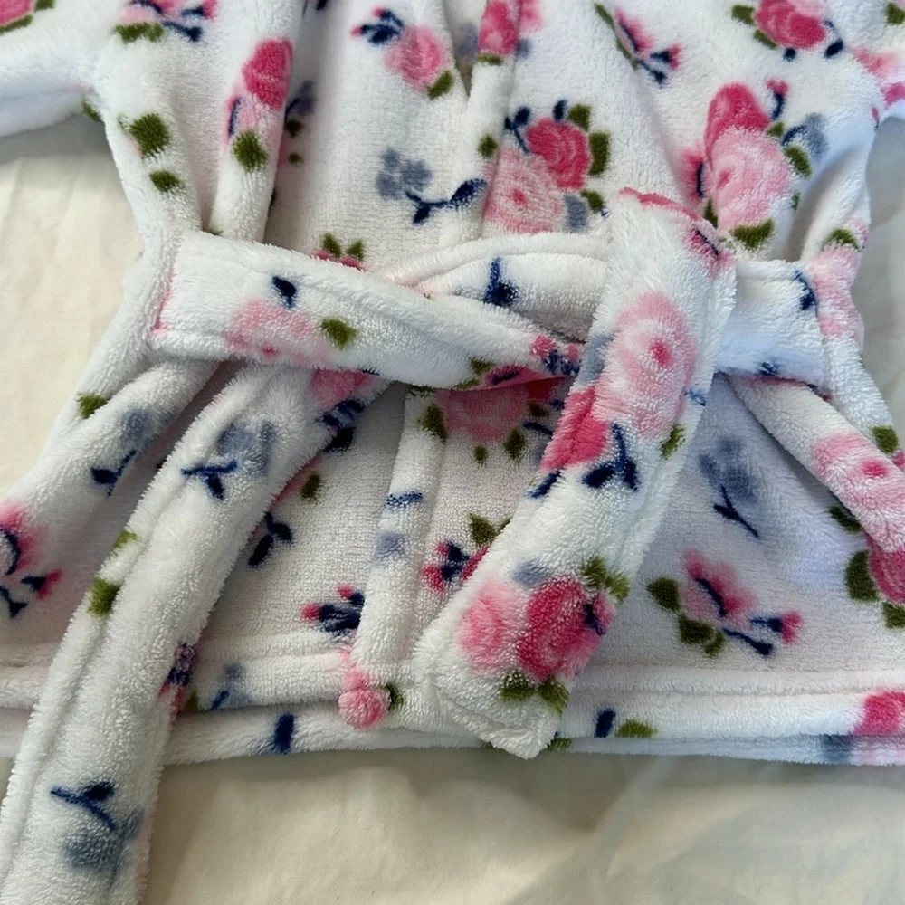 Bundle of two baby girl bath robes size 0-9 months. GREAT CONDITION, very soft.